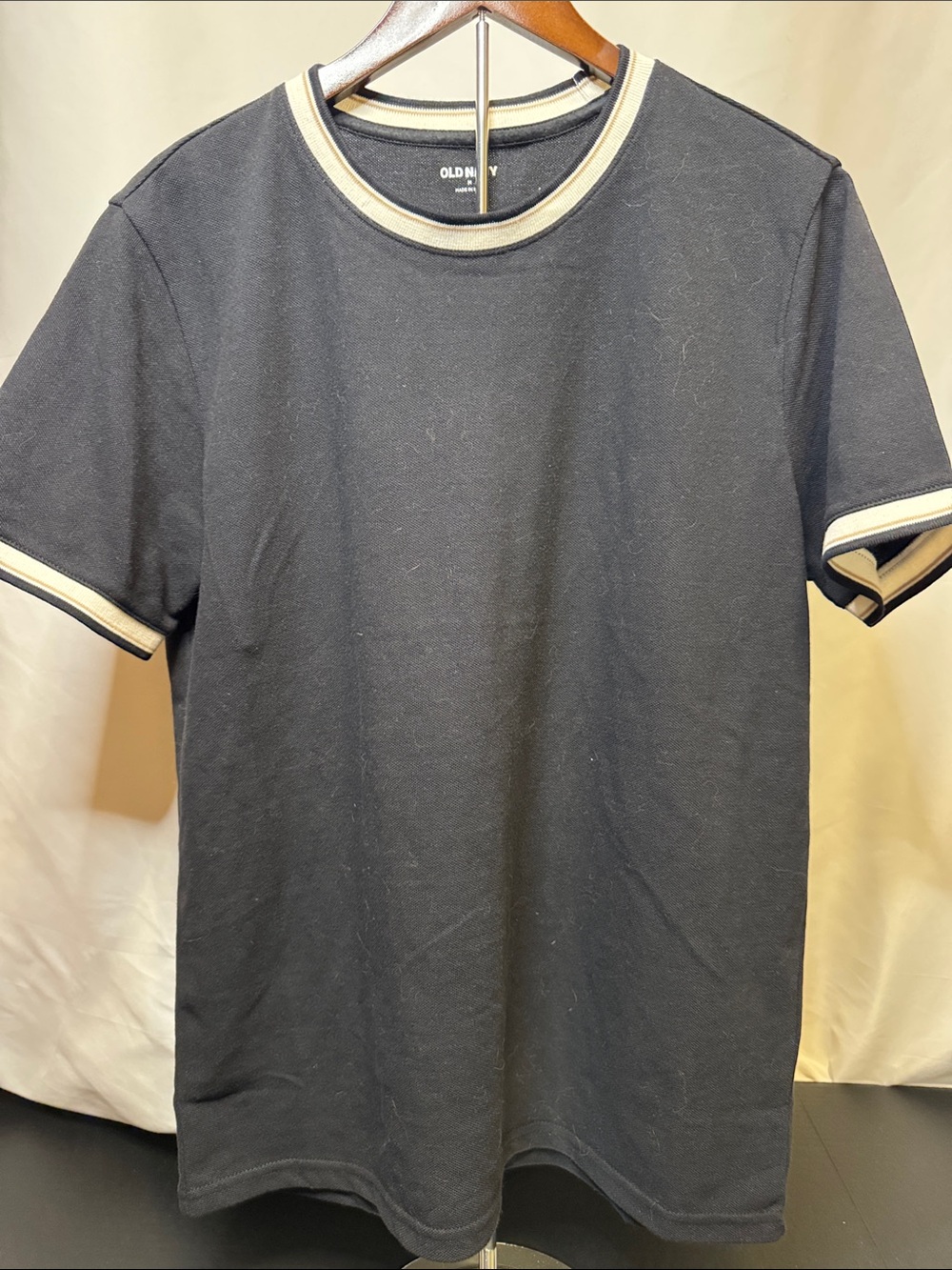 Old Navy Black T-Shirt with Cream Contrast Trim Mens medium 103